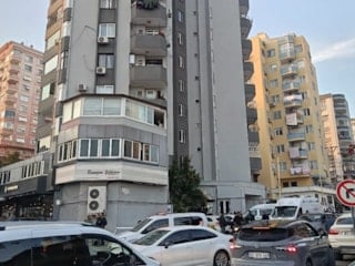 Adana'da 10 yıl boyunca ödemesini yaptığı evi teslim alamayan kişi müteahhidin oğlunu öldürdü