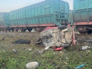 Zonguldak'ta trenin çarptığı otomobilin sürücüsü öldü