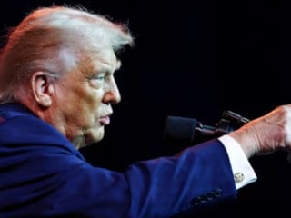 Donald Trump: Venezuela petrolü benim kontrolümde olacak