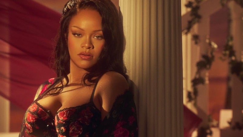 3 çocuk annesi Rihanna’dan Sevgililer Günü pozları