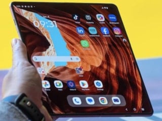 Motorola'dan kitap şeklinde katlanabilir telefon: Razr Fold