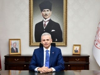 Ardahan Valisi gündemde: Çiçek gitti, Çiçekli geldi