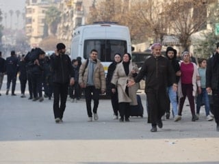 Halep’te başlayan çatışmalar nedeniyle binlerce sivil güvenli bölgelere doğru harekete geçti