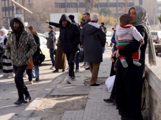 PKK/YPG, Halep’te işgal ettiği bölgelerden çıkmak isteyen sivilleri hedef alıyor