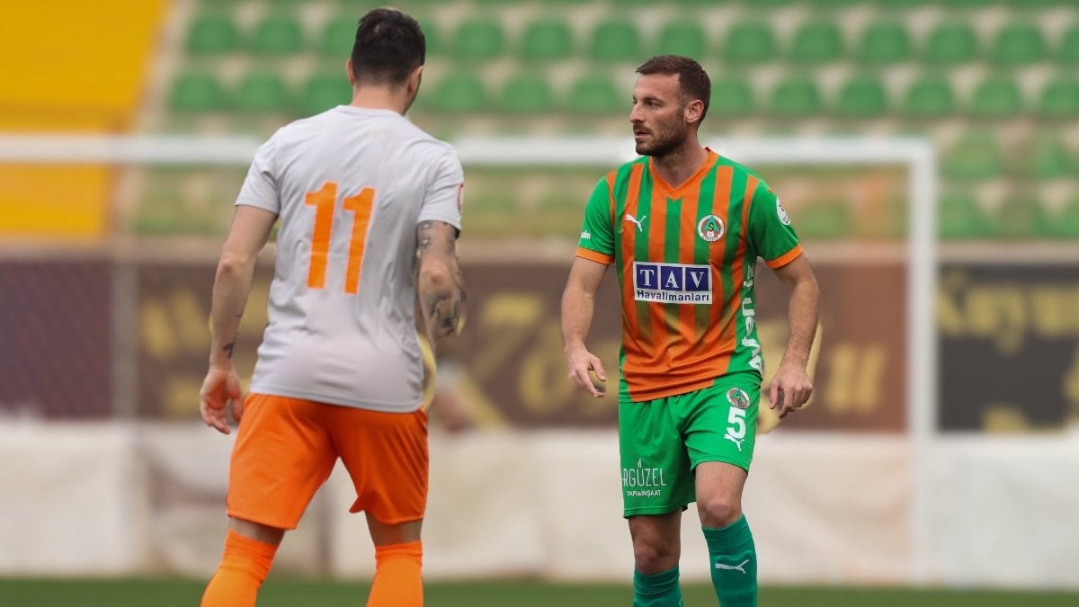Alanyaspor, Metaloglobus Bükreş'i iki golle geçti