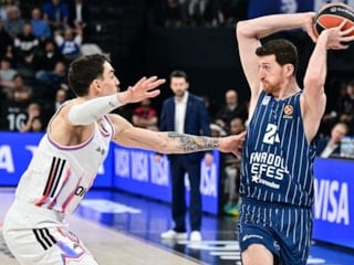 Anadolu Efes evinde Paris'e yenildi