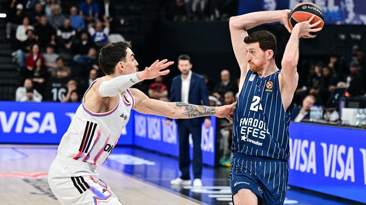 Anadolu Efes evinde Paris'e yenildi