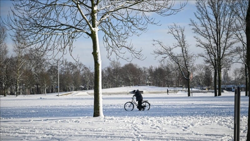 Avrupa’da kar ve soğuk hava hayatı felç etti
