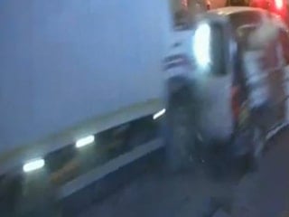 İstanbul Bahçelievler'de kamyonetin çarptığı hafif ticari araç ekmek fırınına girdi