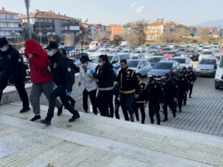 İzmir'de fuhuş operasyonunda 8 tutuklama