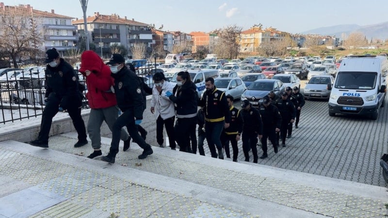 İzmir'de fuhuş operasyonunda 8 tutuklama