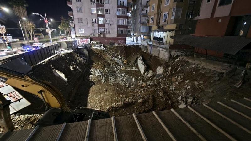 Şanlıurfa'da istinat duvarı çöken binadaki vatandaşlar tahliye edildi
