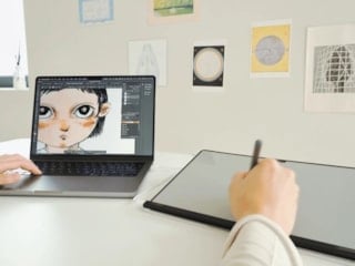 MacBook'ları dokunmatik ekrana çeviren aksesuar CES 2026'da tanıtıldı