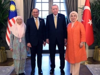 Cumhurbaşkanı Erdoğan, Malezya Başbakanı Enver'i kabul etti