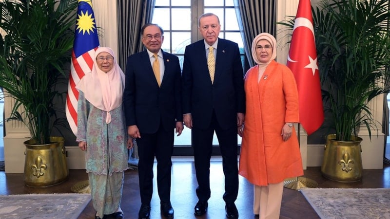 Cumhurbaşkanı Erdoğan, Malezya Başbakanı Enver'i kabul etti