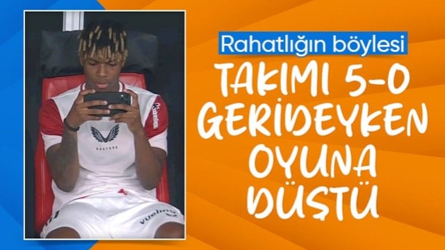 Nico Williams, takımı hezimeti yaşarken telefondan oyun oynadı