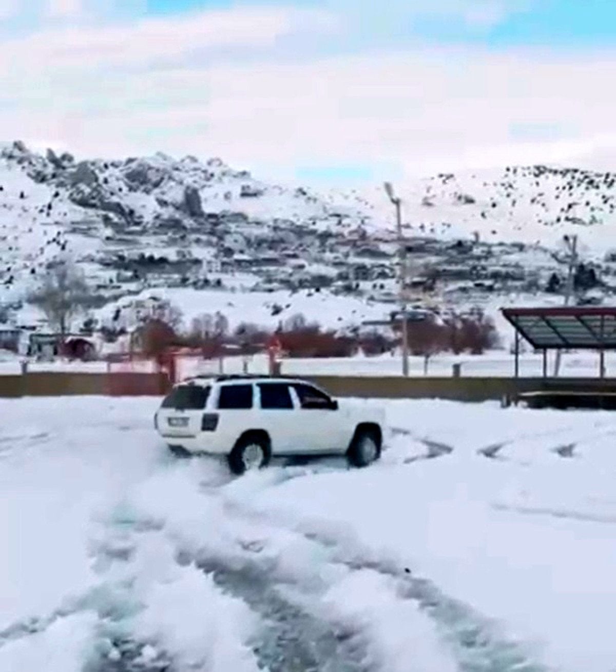 Cami avlusunda drift yapan sürücüye 58 bin lira ceza!