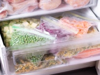 Bu yiyecekleri ikinci kez donduran yandı: Bakteriler hızla çoğalıyor