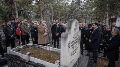 Yaşar Doğu, mezarı başında anıldı