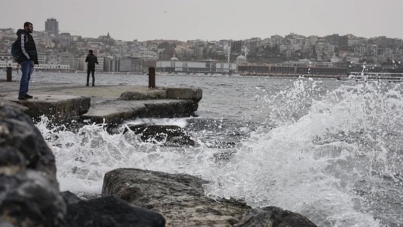 İstanbul'da fırtına etkili oldu: Valilik bilançoyu açıkladı