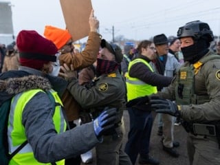 ABD'de ICE tesisinde protestocular ile polis karşı karşıya geldi