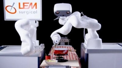 Dünyanın ilk insansı cerrahi robotu CES 2026'da tanıtıldı