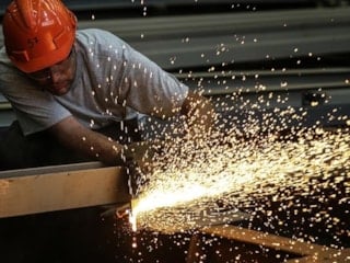 Sanayi üretimi yıllık yüzde 2,4 arttı