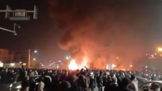 İran'da protestolar şiddetlendi: İnternet erişimi tamamen kesildi