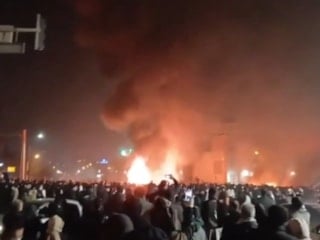 İran'da protestolar şiddetlendi: İnternet erişimi tamamen kesildi