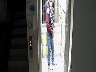 Adana'da apartmandan kuş çaldı