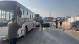 Suriye'de teslim olan SDG'liler otobüslerle farklı bölgeler götürülecek