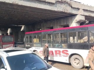 Halep'te SDG/YPG'li teröristler kendilerini taşıyacak otobüslere ateş açtı