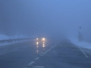 Bolu Dağı'nda sis ve hafif kar yağışı