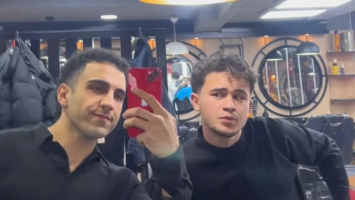 Ankara'da kansere yakalanan arkadaşlarına destek için saçlarını kestiler