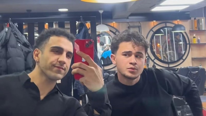 Ankara'da kansere yakalanan arkadaşlarına destek için saçlarını kestiler