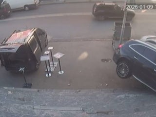 İstanbul'da kadın sürücü  fren yerine gaza bastı