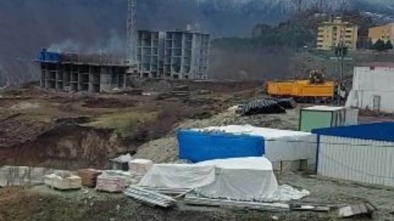 Artvin'de inşaattan düşen işçi can verdi
