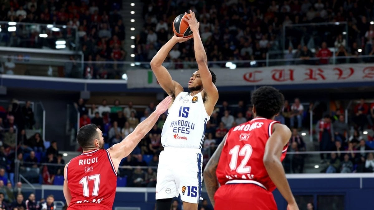 Anadolu Efes deplasmanda Olimpia Milano'ya kaybetti