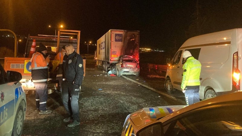 Ankara’da tıra çarpan aracın sürücüsü hayatını kaybetti