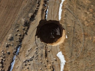 Konya kent merkezine 30 kilometre mesafede obruk oluştu