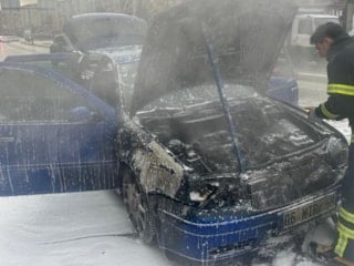 Uşak'ta seyir halindeki otomobilden alevler yükseldi