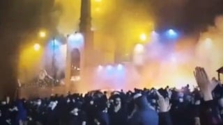 İran'ın başkenti Tahran'da cami ateşe verildi