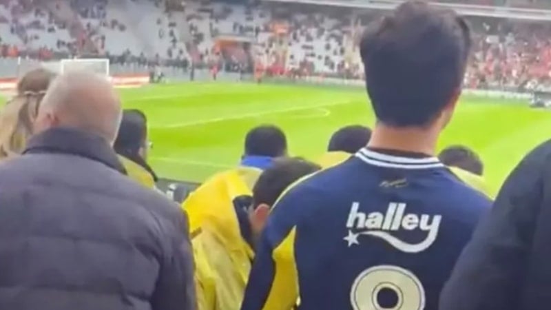 Ali Koç'un oğlundan Mert Hakan Yandaş formalı görüntü