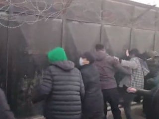 Terör örgütü PKK/YPG destekçileri ABD üssüne saldırdı