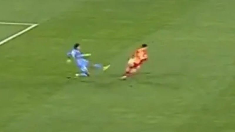 Galatasaray'ın derbide bulduğu gol iptal edildi!