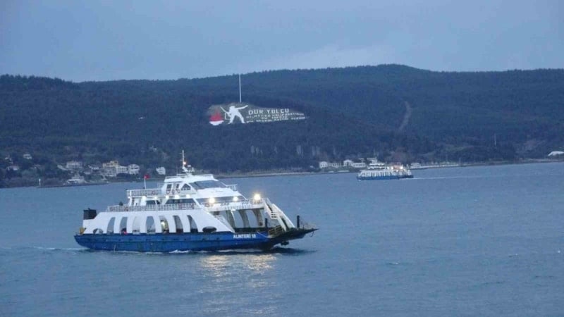 Çanakkale Boğazı'nda gemi trafiğine fırtına engeli