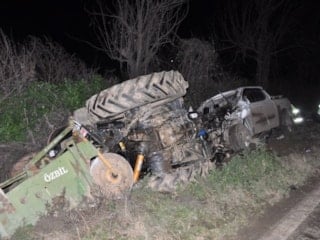 İzmir'de traktör ile pikab çarpıştı: Sürücüler yaralandı
