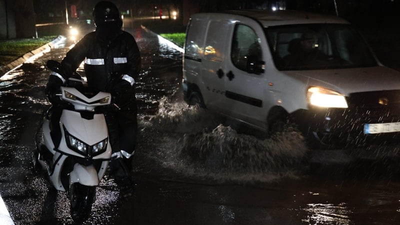 İzmir'de sağanak etkili oldu