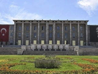 TBMM'de transfer trafiği: 37 vekil partisinden istifa etti