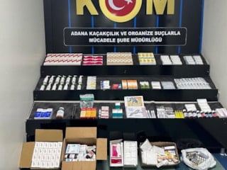 Adana'da ruhsatsız muayenehanede yüzlerce kaçak ilaç ele geçirildi